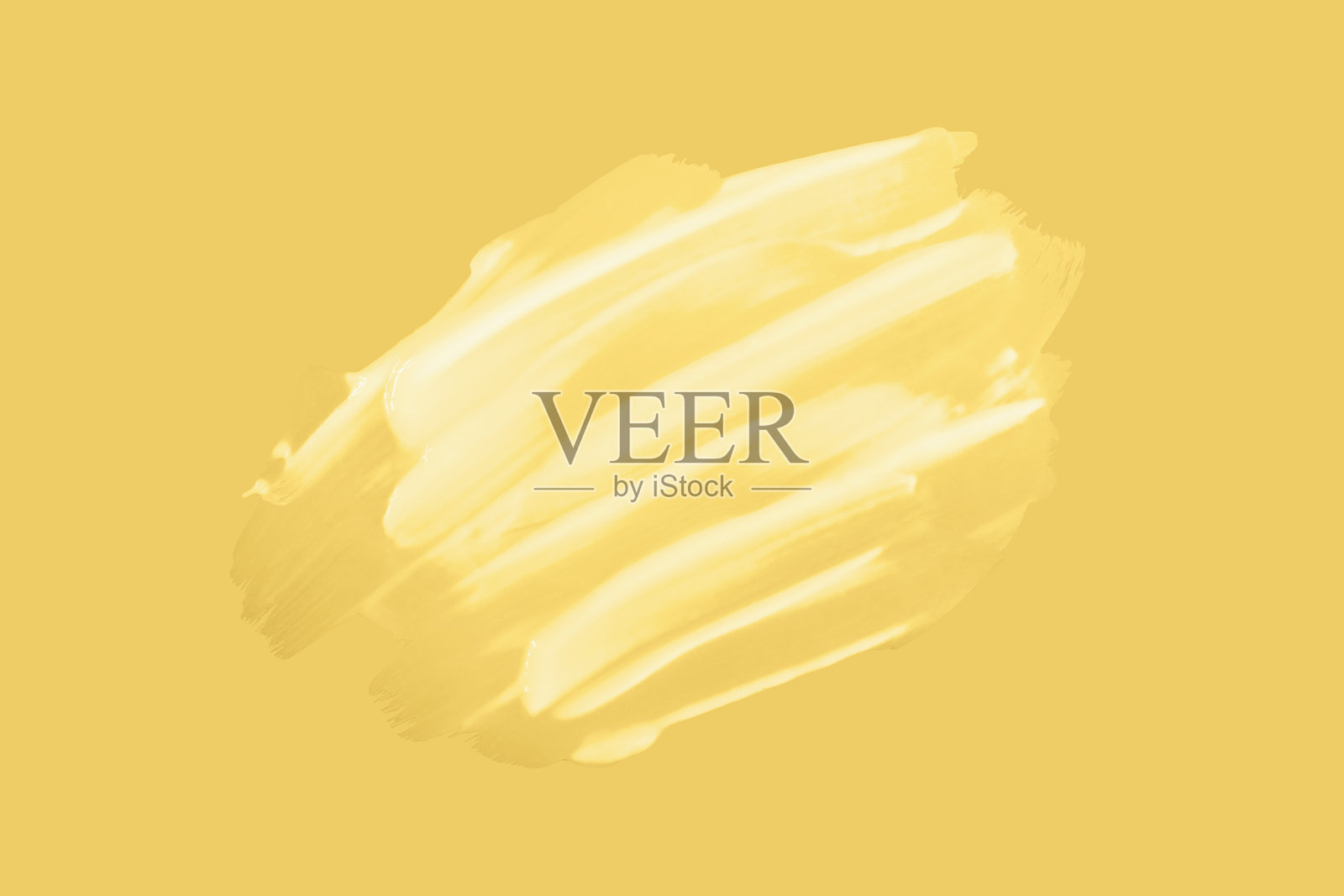 白色奶油涂抹与生动的黄色背景上的笔触,适合美容产品设计照片摄影图片