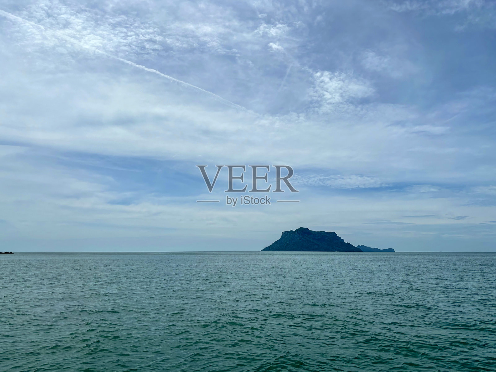 安通国家海洋公园的美丽海景,蓝天与云朵,位于泰国苏梅岛,泰国湾。照片摄影图片