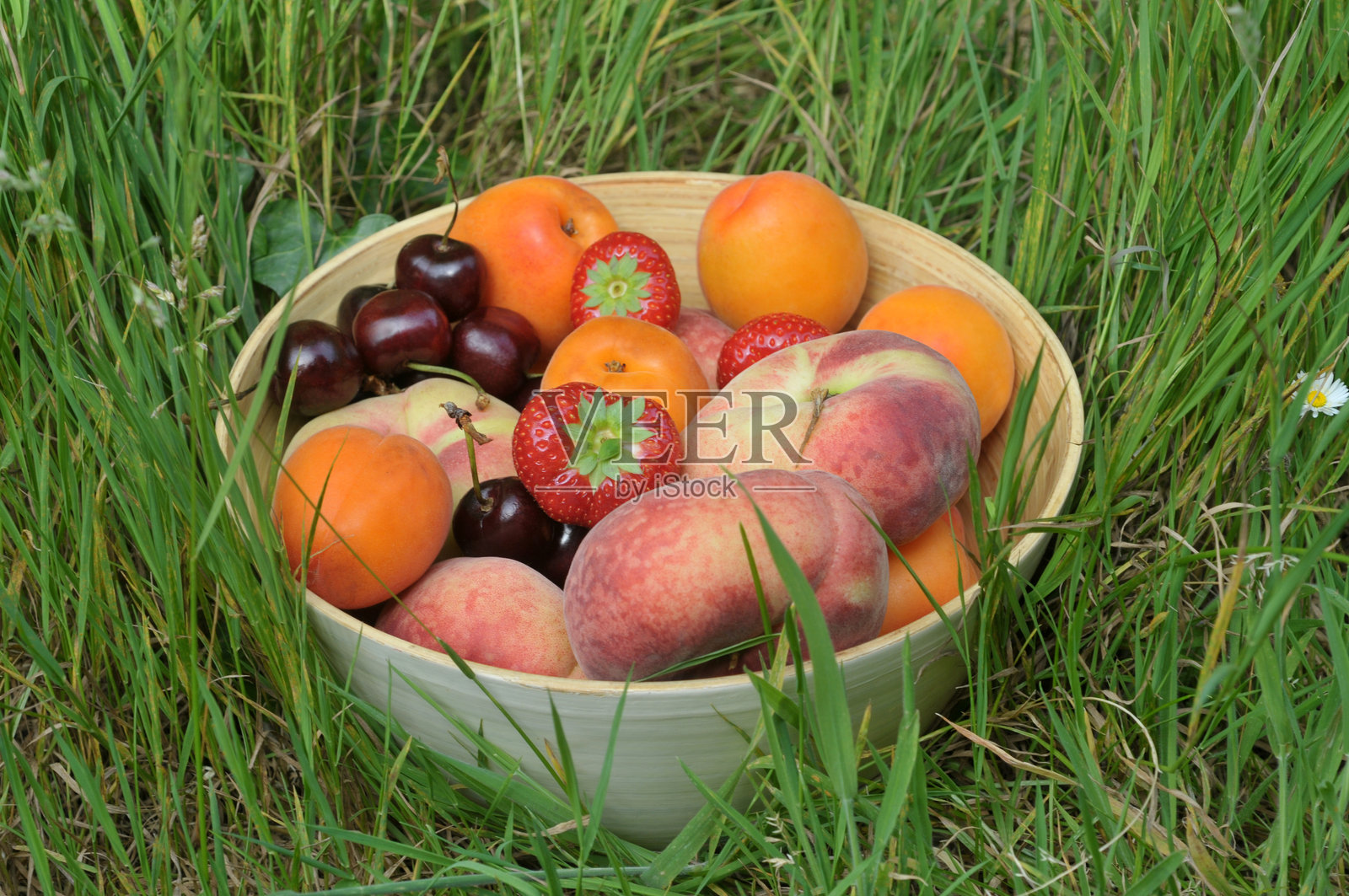 各种成熟水果的沙拉碗收获照片摄影图片