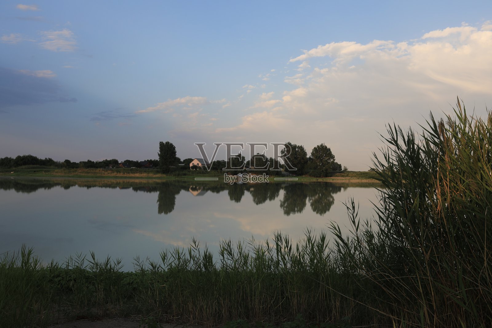 哈萨克斯坦的湖泊照片摄影图片