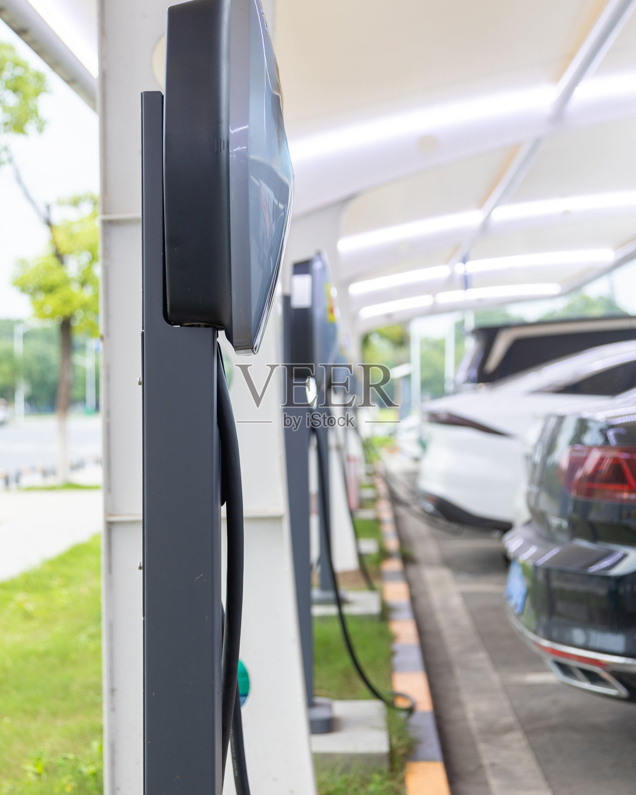 电动车充电器。照片摄影图片