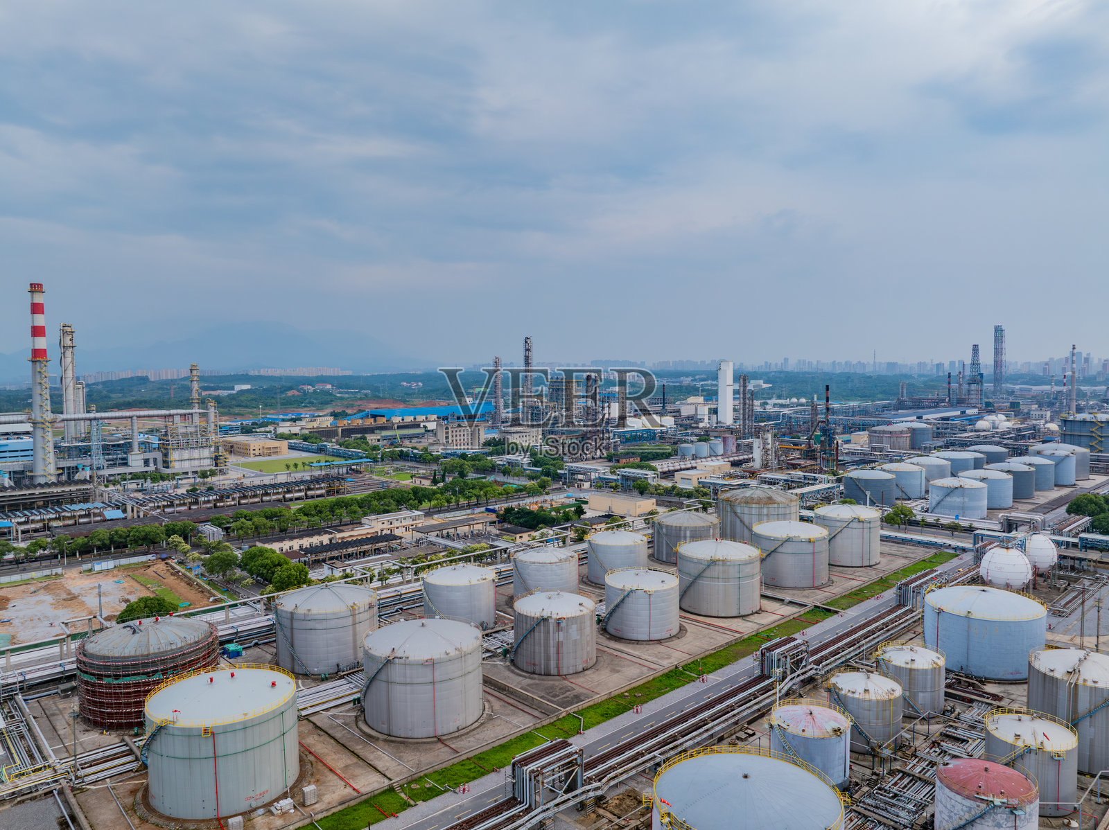 亚洲大型石化厂和炼油厂的航拍照片照片摄影图片