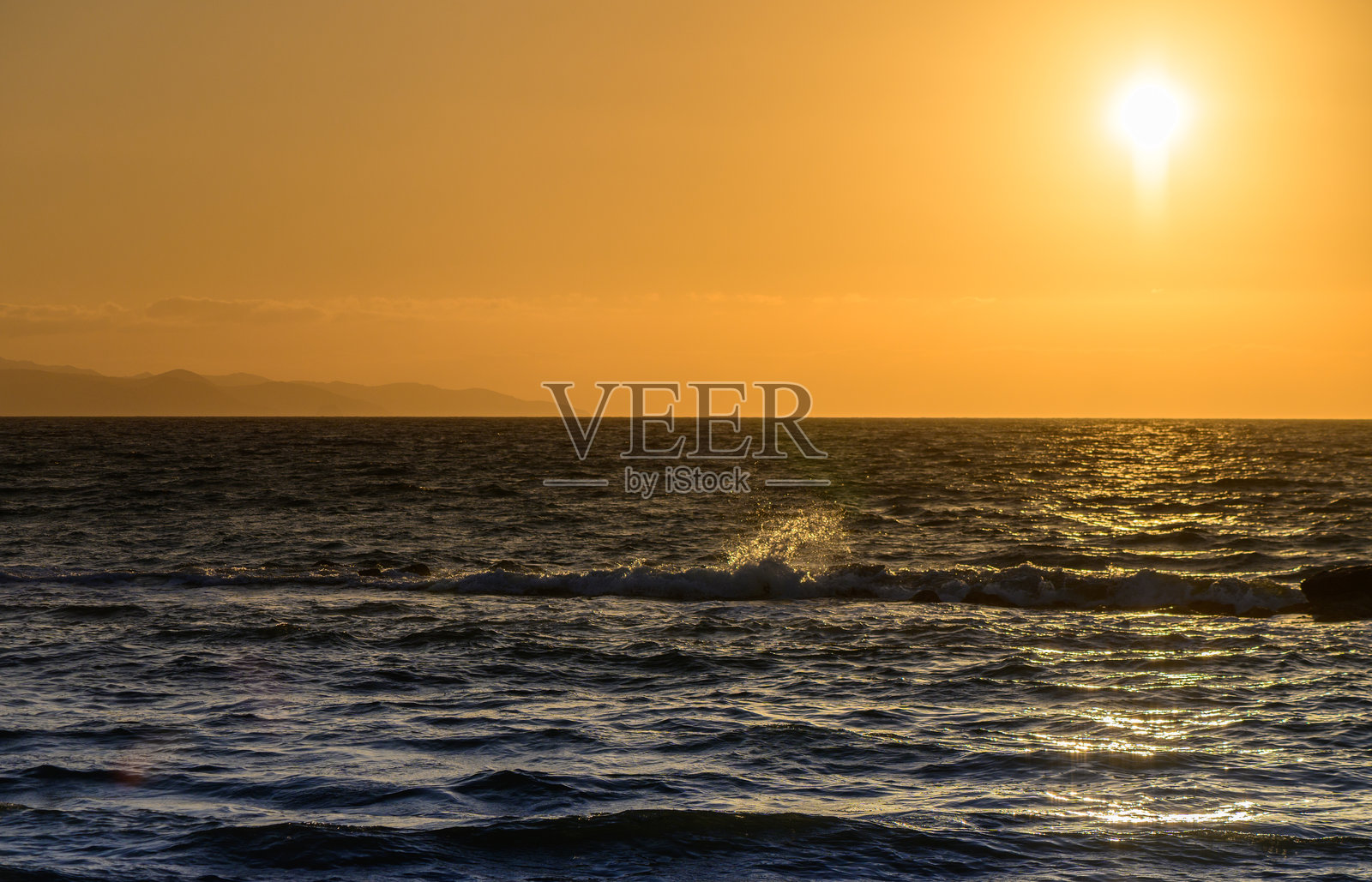 塞浦路斯地中海海岸的日落照片摄影图片