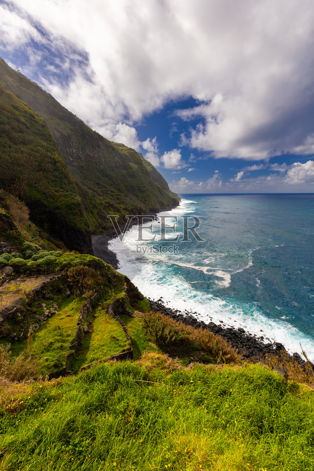 令人惊叹的海岸景观,悬崖、海洋和蓝天,马德拉岛照片摄影图片