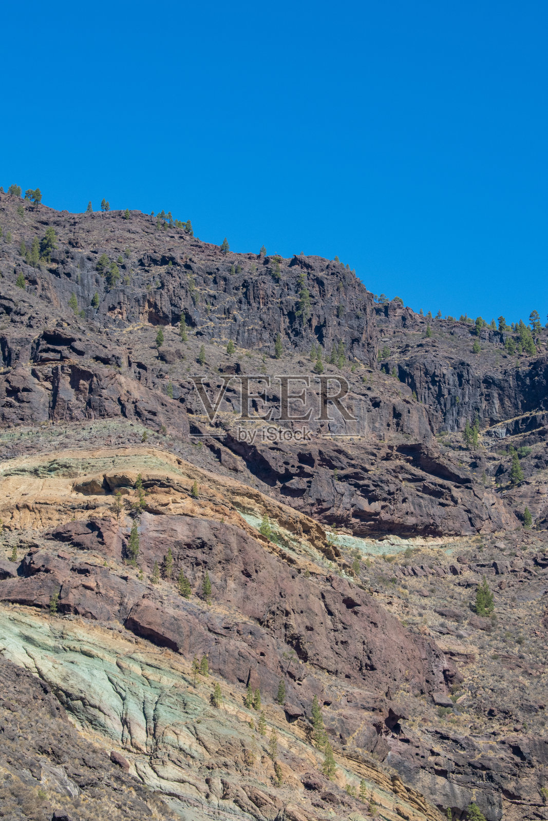 西班牙加那利群岛大加那利岛:沿着从圣尼古拉斯村到莫甘的风景道路,洛斯阿苏莱霍斯德维内古埃拉(彩虹岩石)的详细信息,这是一个真正的地质露天博物馆。照片摄影图片