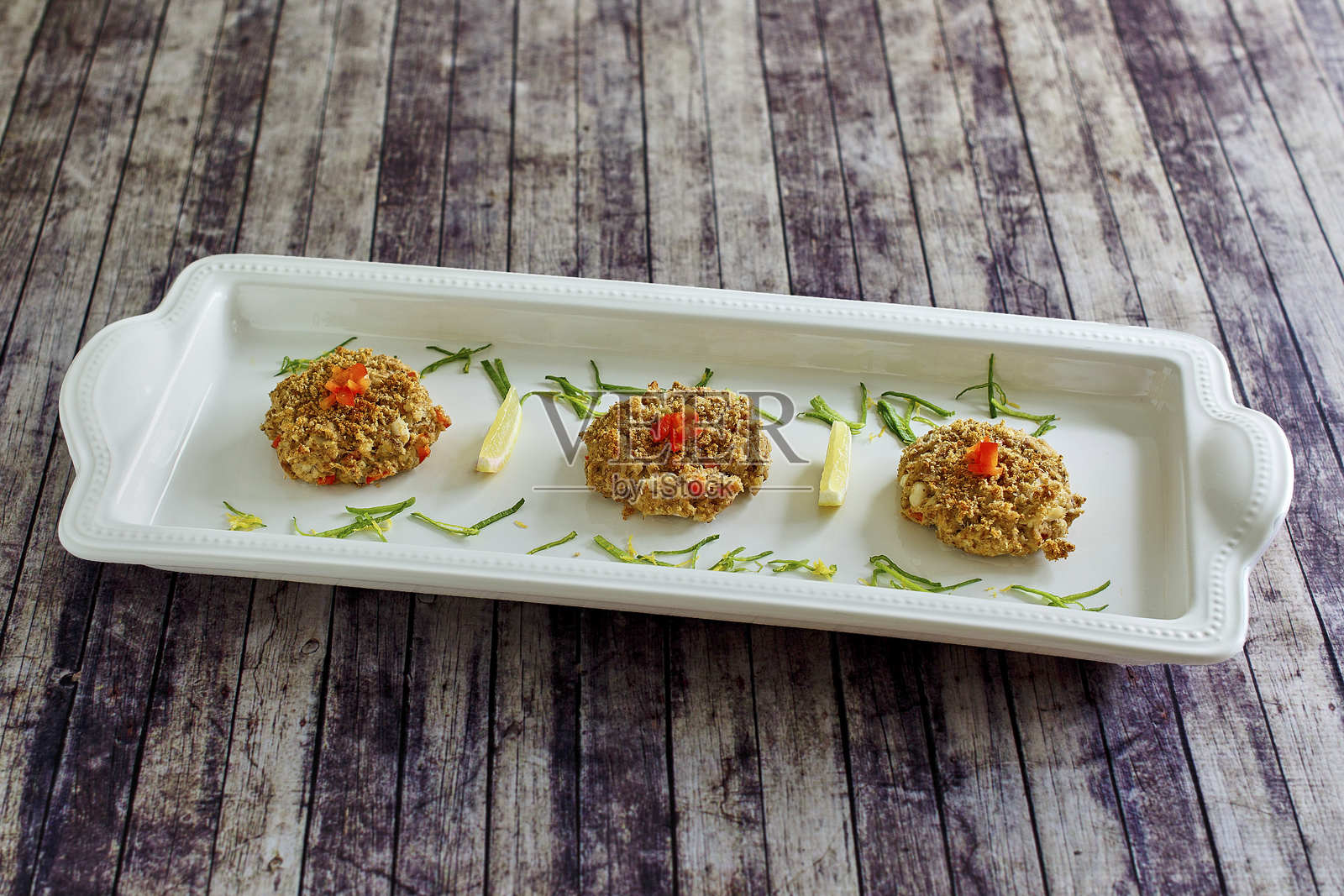 胡桃壳蟹饼照片摄影图片