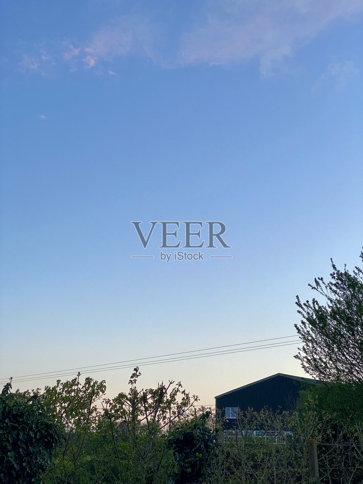 黄昏时分的蓝天照片摄影图片