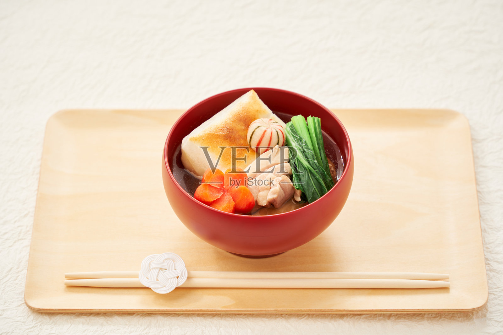 传统日本新年汤圆鸡肉杂煮照片摄影图片