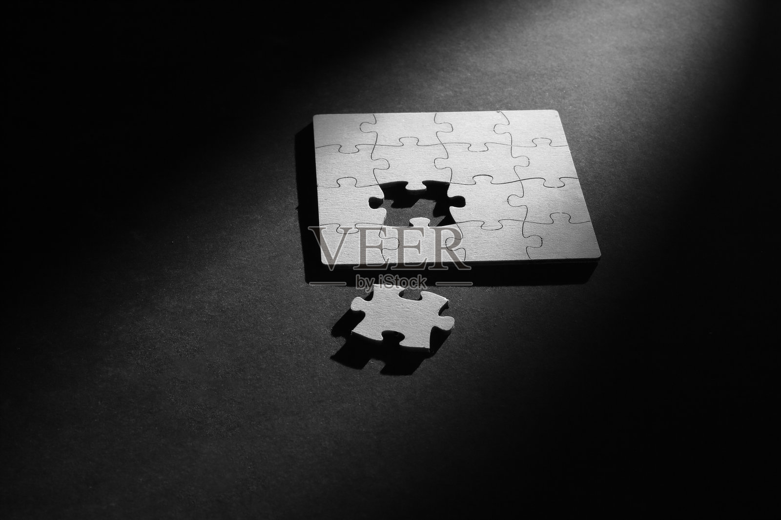 商业概念,合作,协作,团队合作,创新,人力资源,招聘,团队建设,拼图块,黑白图像。照片摄影图片