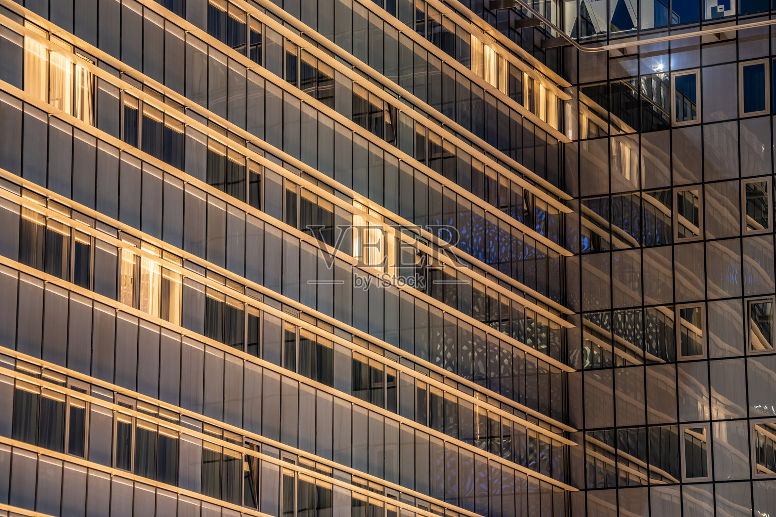 现代建筑设计展现了令人惊叹的优雅楼梯,提升了美学品位。照片摄影图片