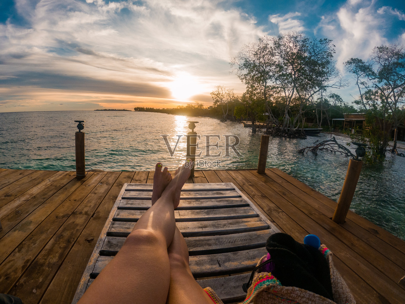 在圣贝纳尔多群岛的宁静日落照片摄影图片