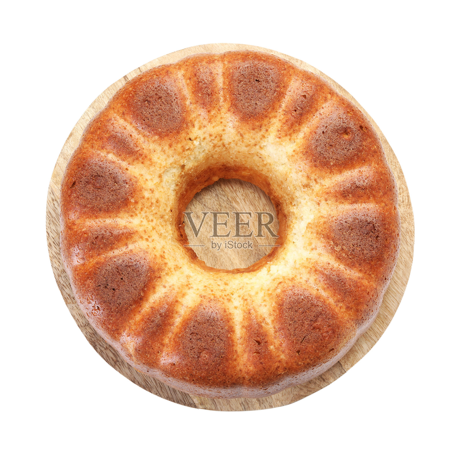 新鲜出炉的海绵蛋糕,白色背景,俯视图照片摄影图片