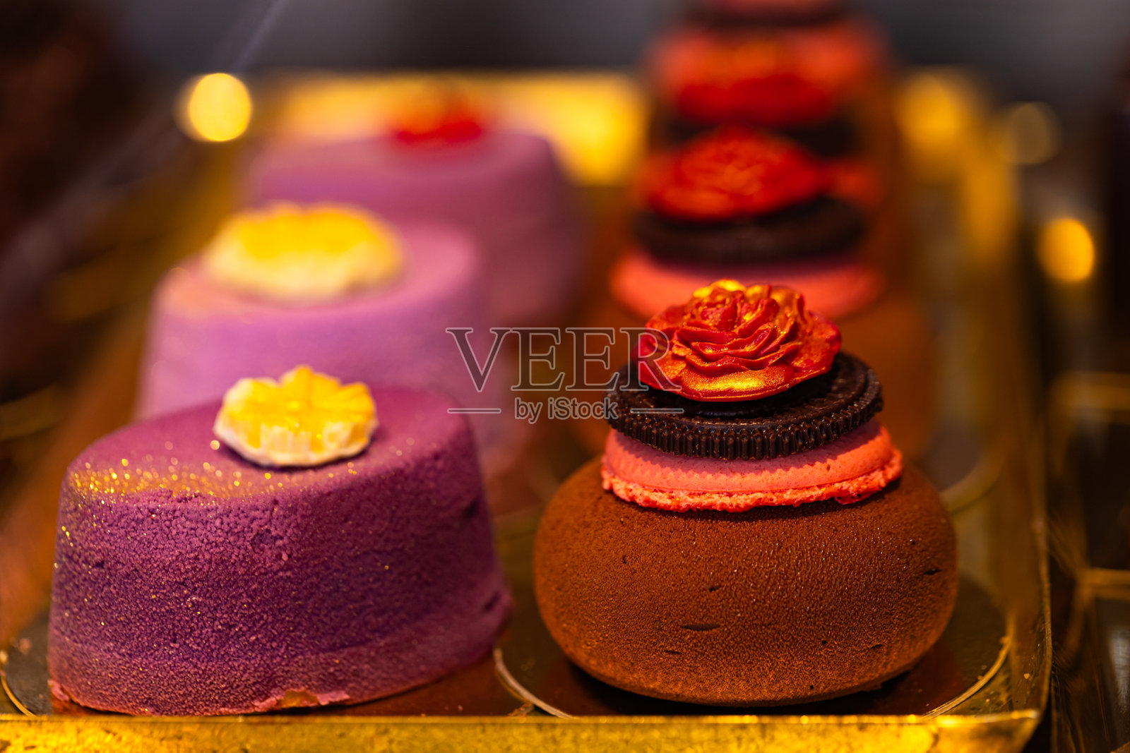 色彩缤纷的迷你美食甜点,优雅的糕点照片摄影图片