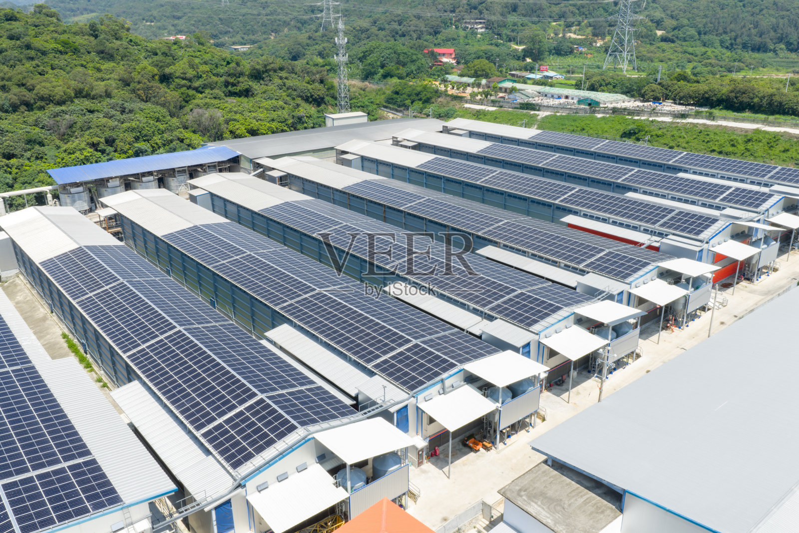 工厂屋顶光伏发电站照片摄影图片