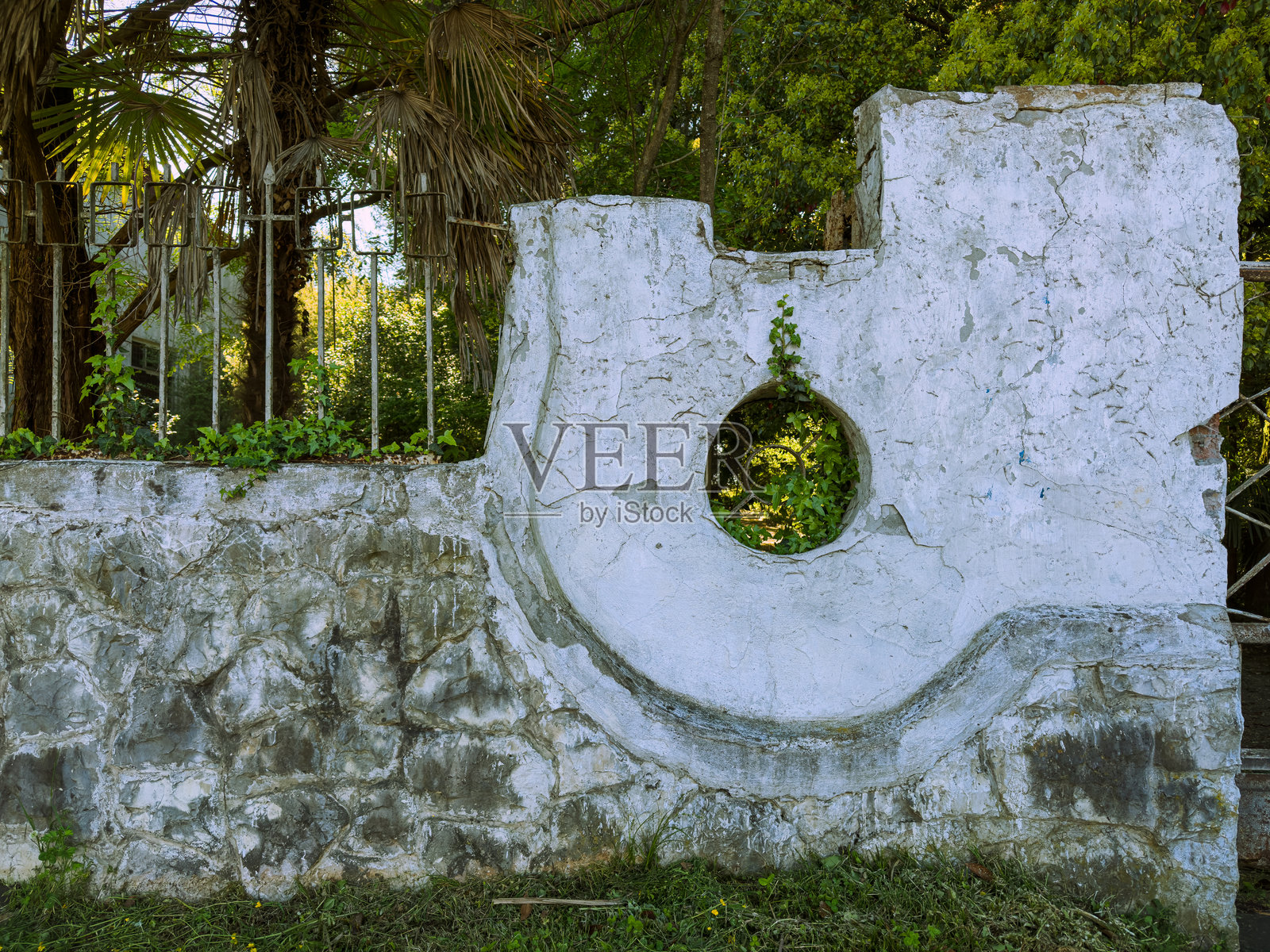 巴图米,阿贾拉的历史遗迹被郁郁葱葱的自然环绕照片摄影图片