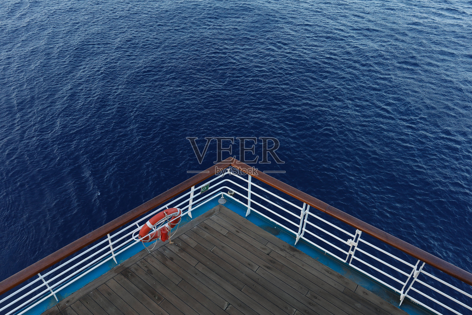 游轮上的开放甲板,海景照片摄影图片