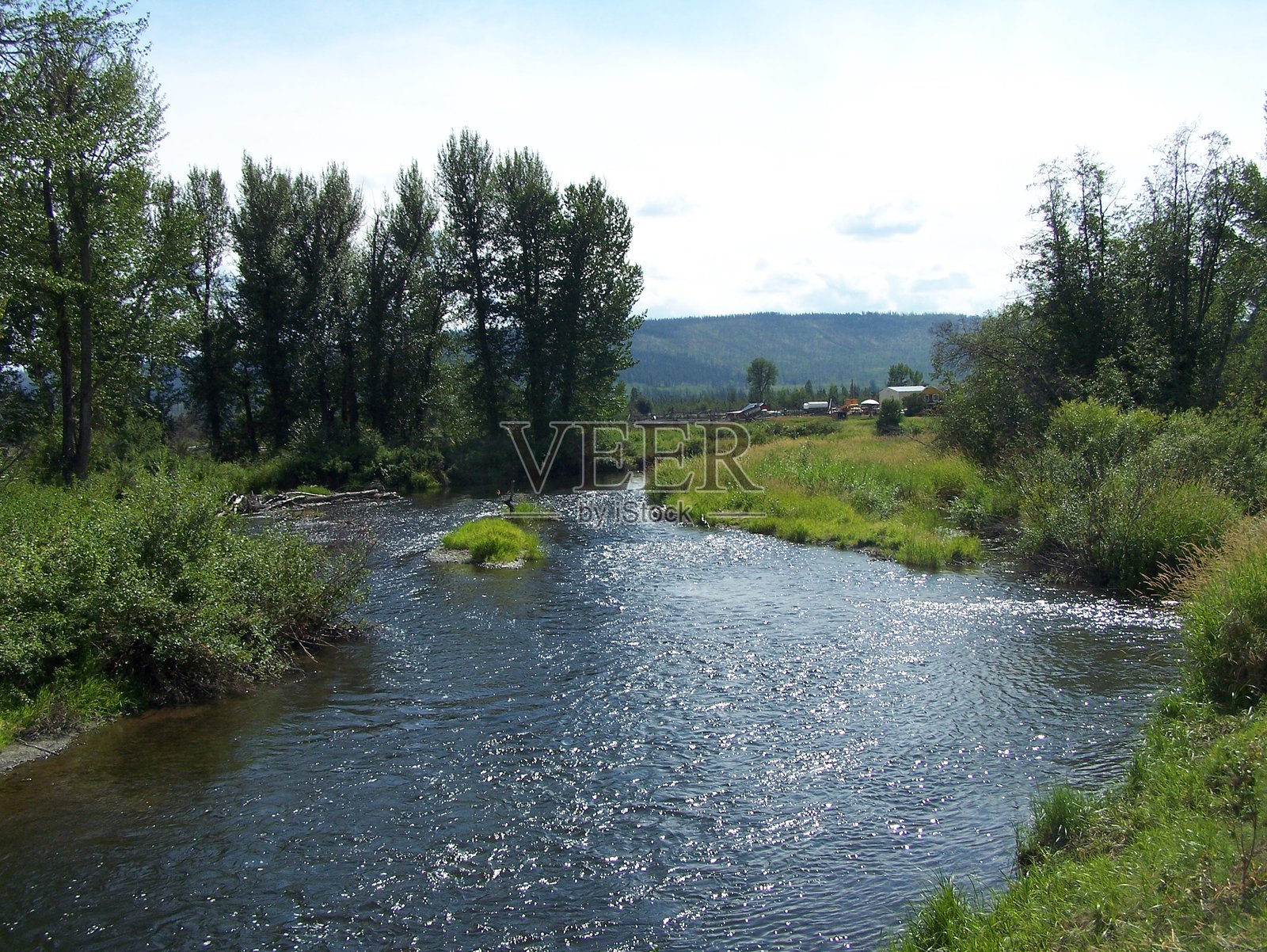 闪耀的溪水照片摄影图片