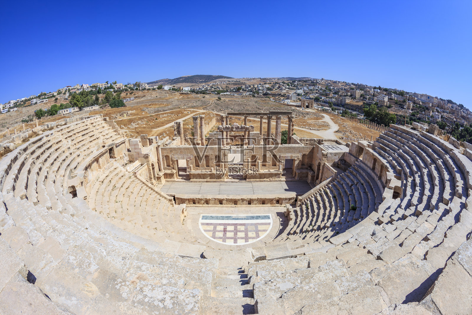 杰拉什的北剧院和城市景观照片摄影图片