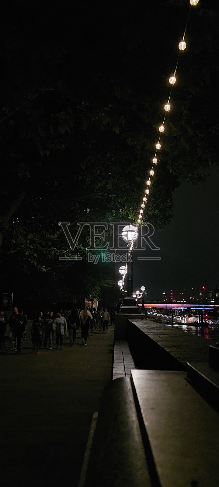 中性构图,展现标准主题照片摄影图片