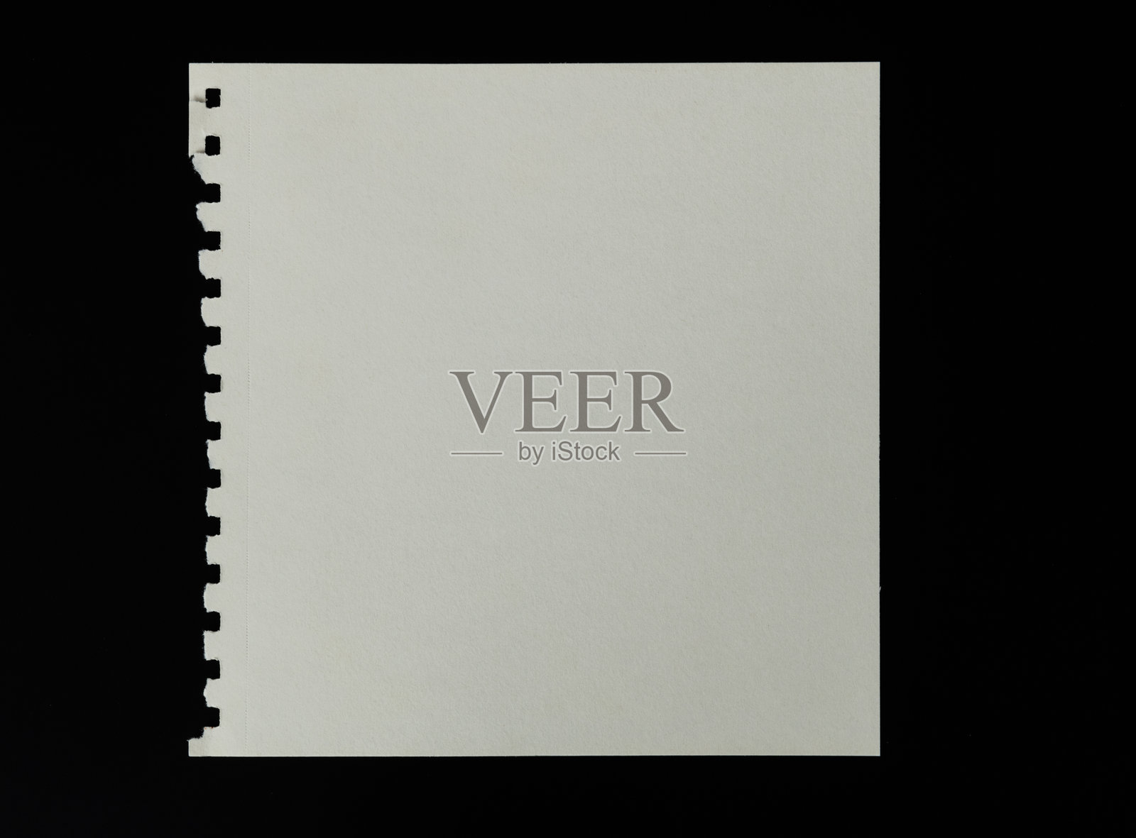 黑色背景上的一张有横线的纸张照片摄影图片