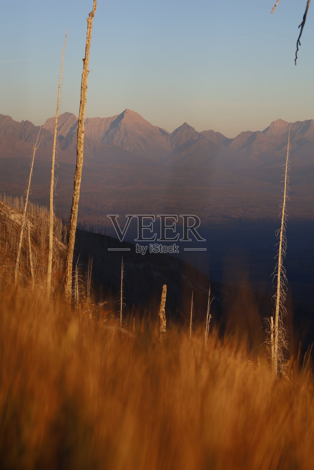 日落时分的利文斯顿山脉照片摄影图片