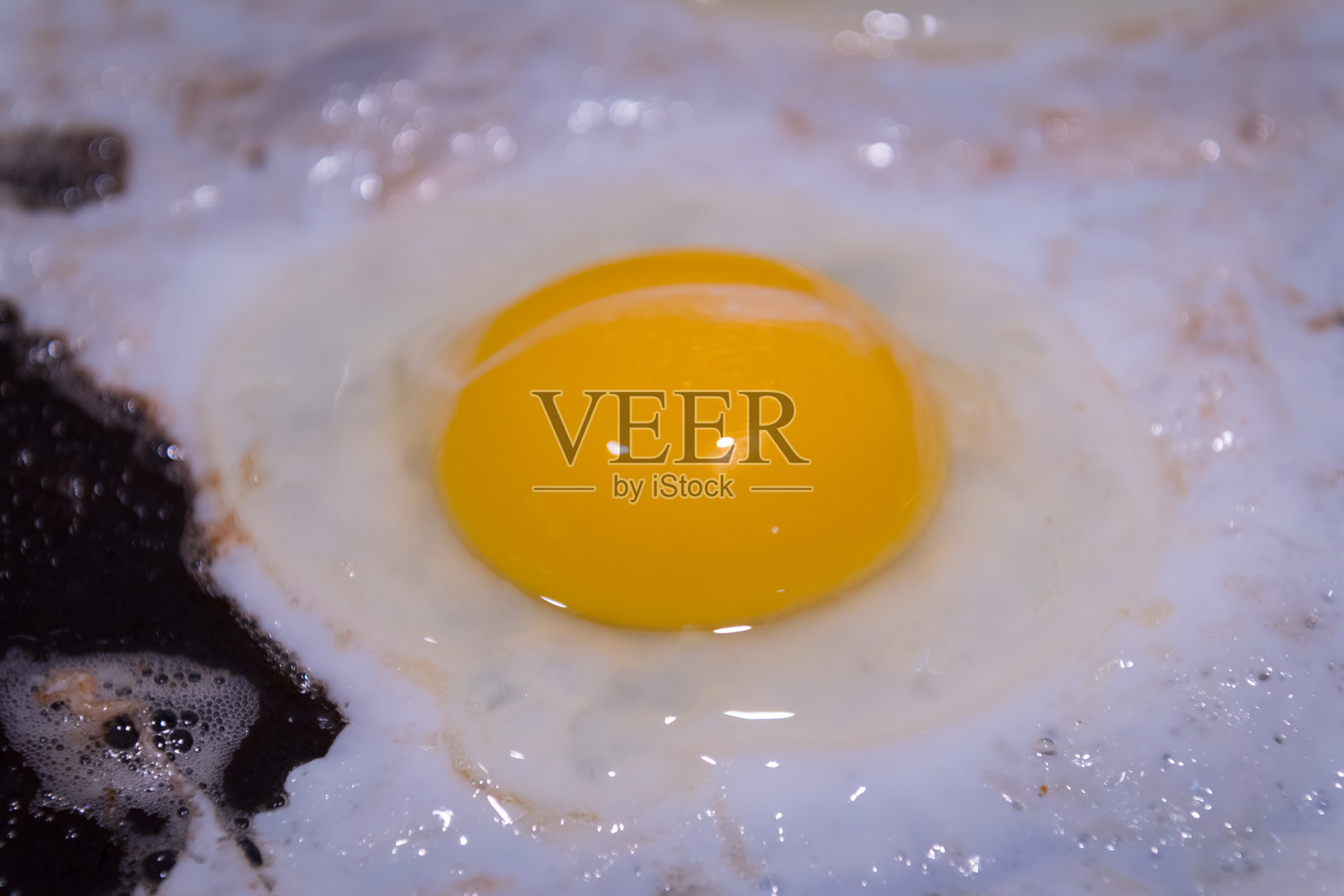 平底锅中的鸡蛋照片摄影图片