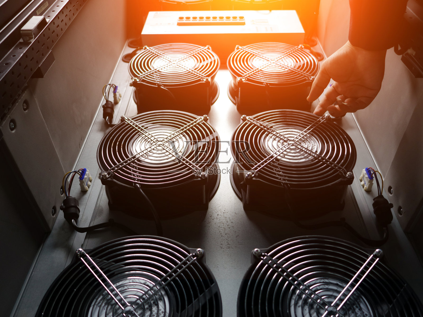 工业冷却系统与排气风扇照片摄影图片