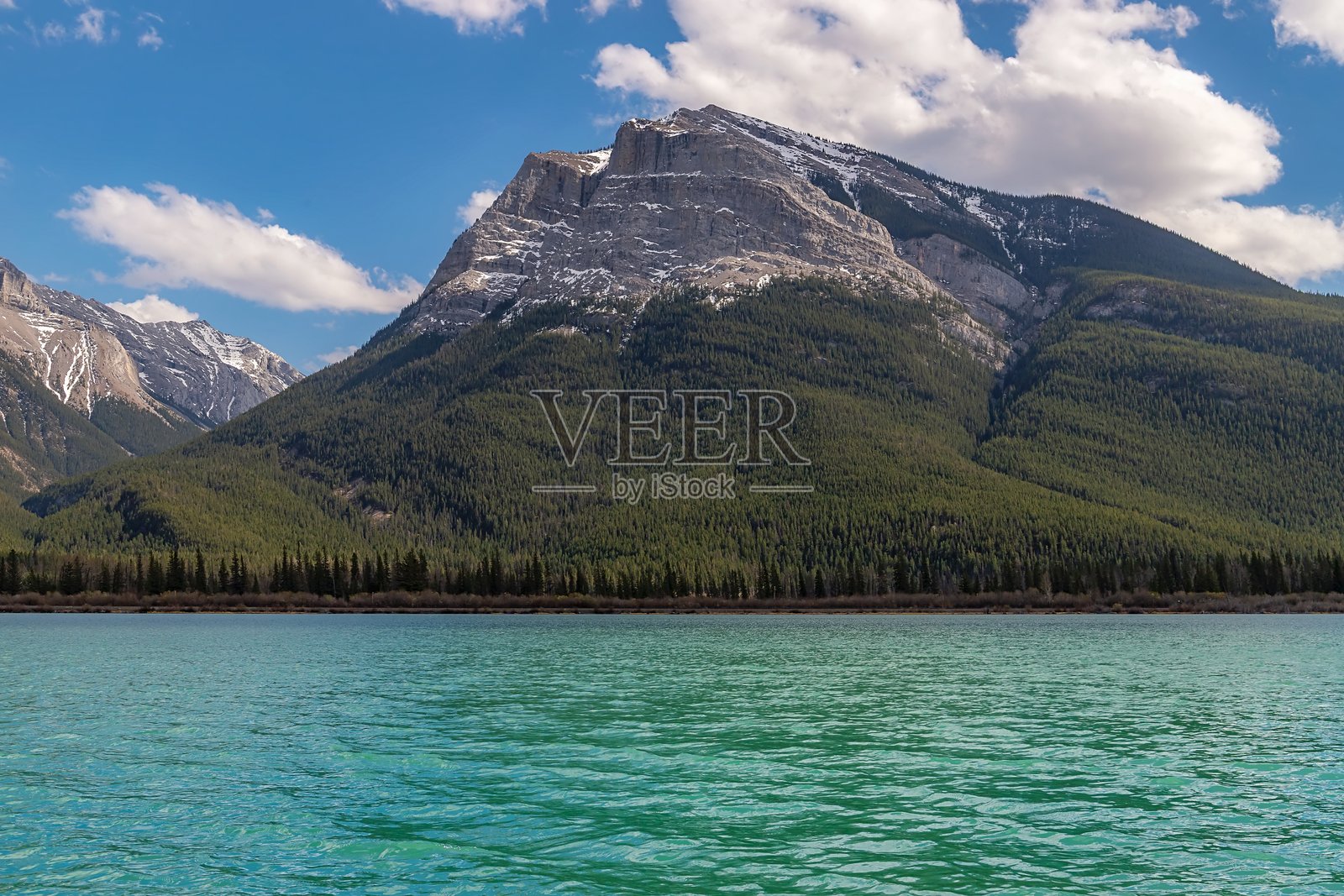 卡纳纳斯基斯的绿松石山湖照片摄影图片