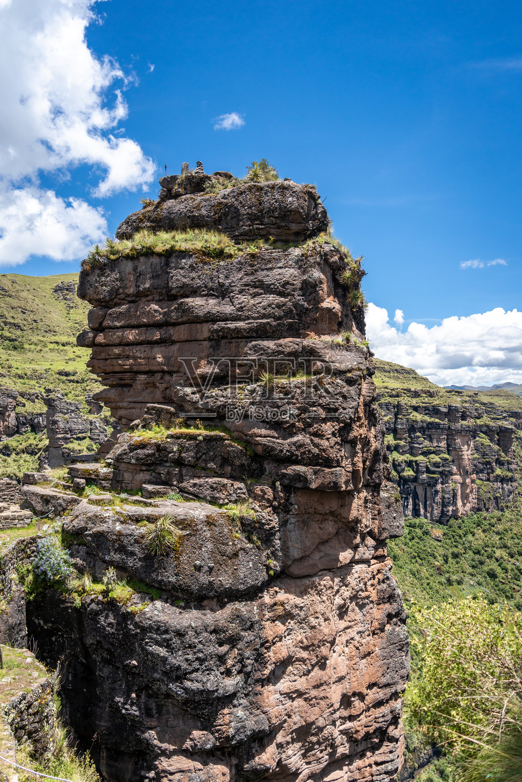 秘鲁安第斯高原的瓦克拉普卡拉考古遗址内部景观照片摄影图片