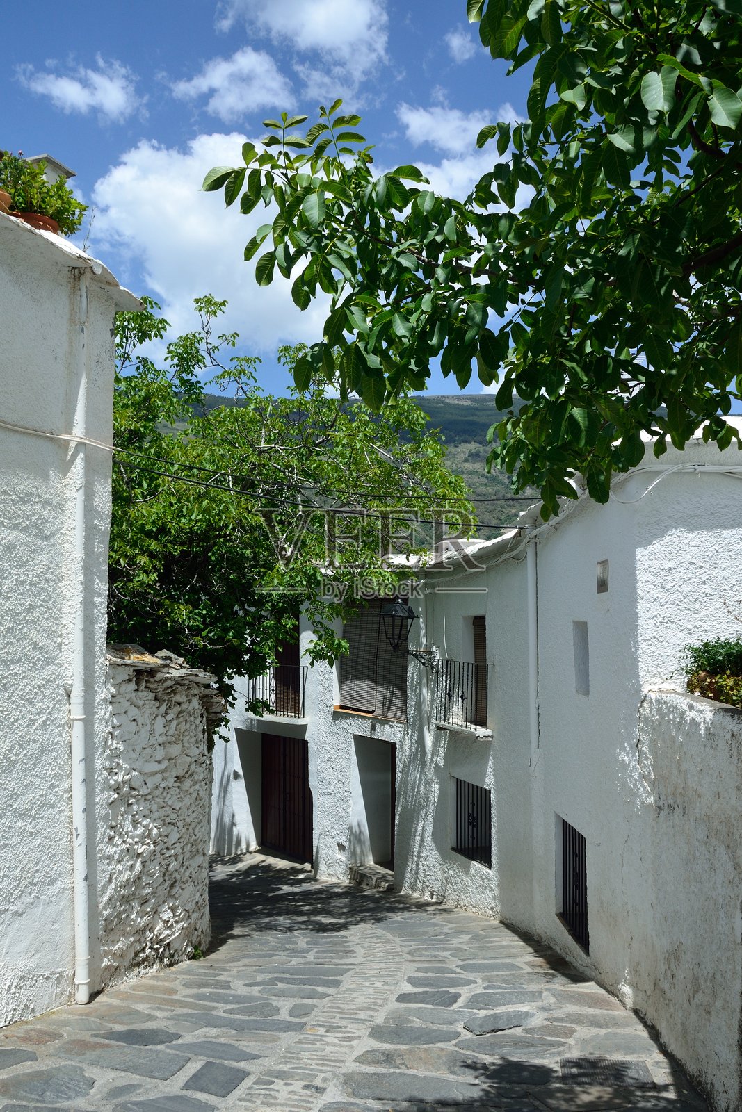 卡皮莱拉的狭窄街道照片摄影图片