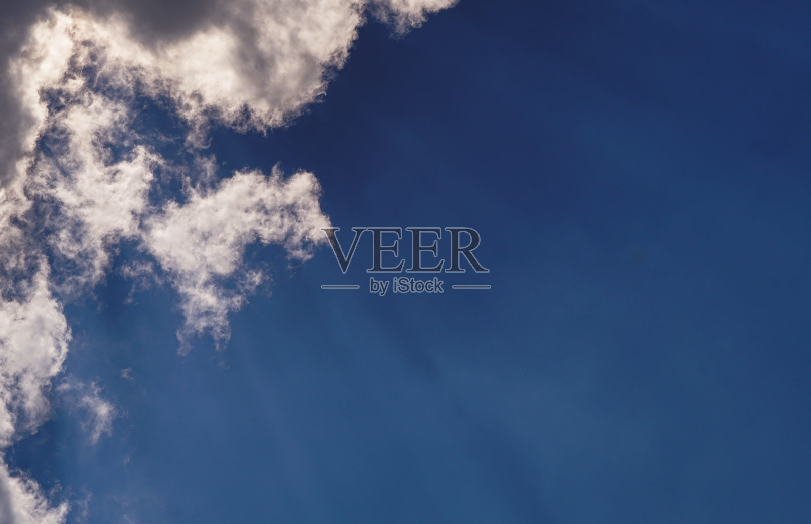 蓝天上的白云照片摄影图片