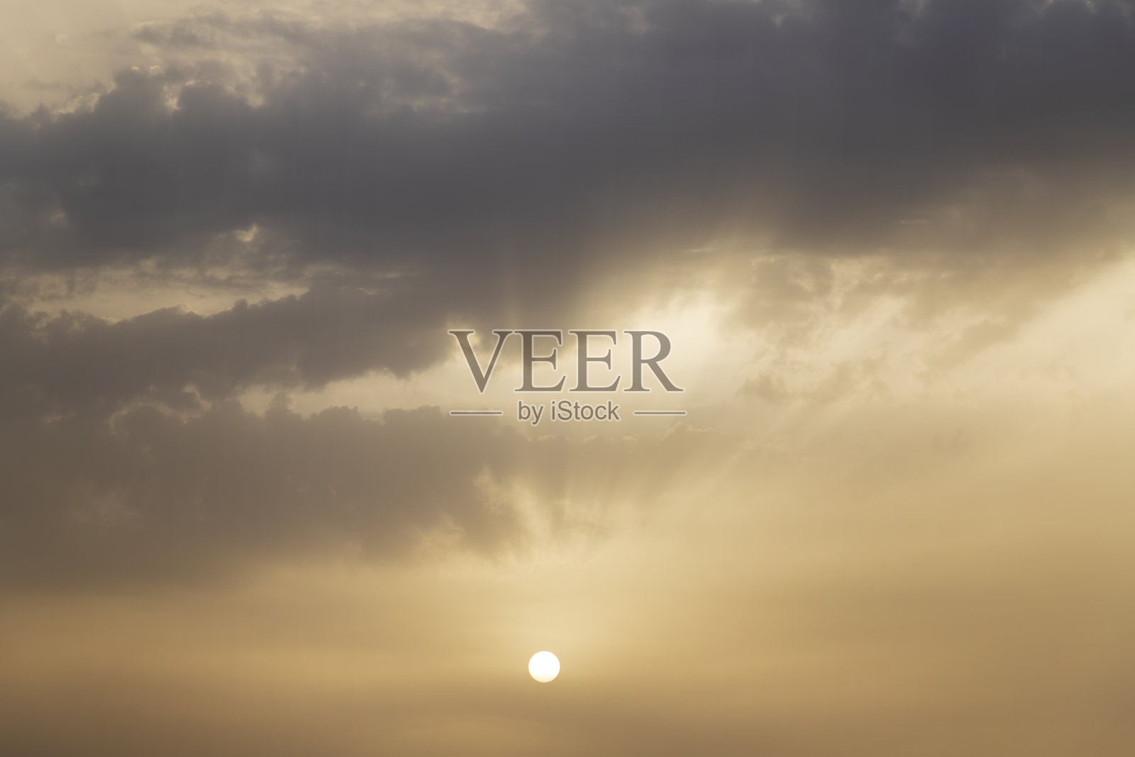 戏剧性的云彩照片摄影图片