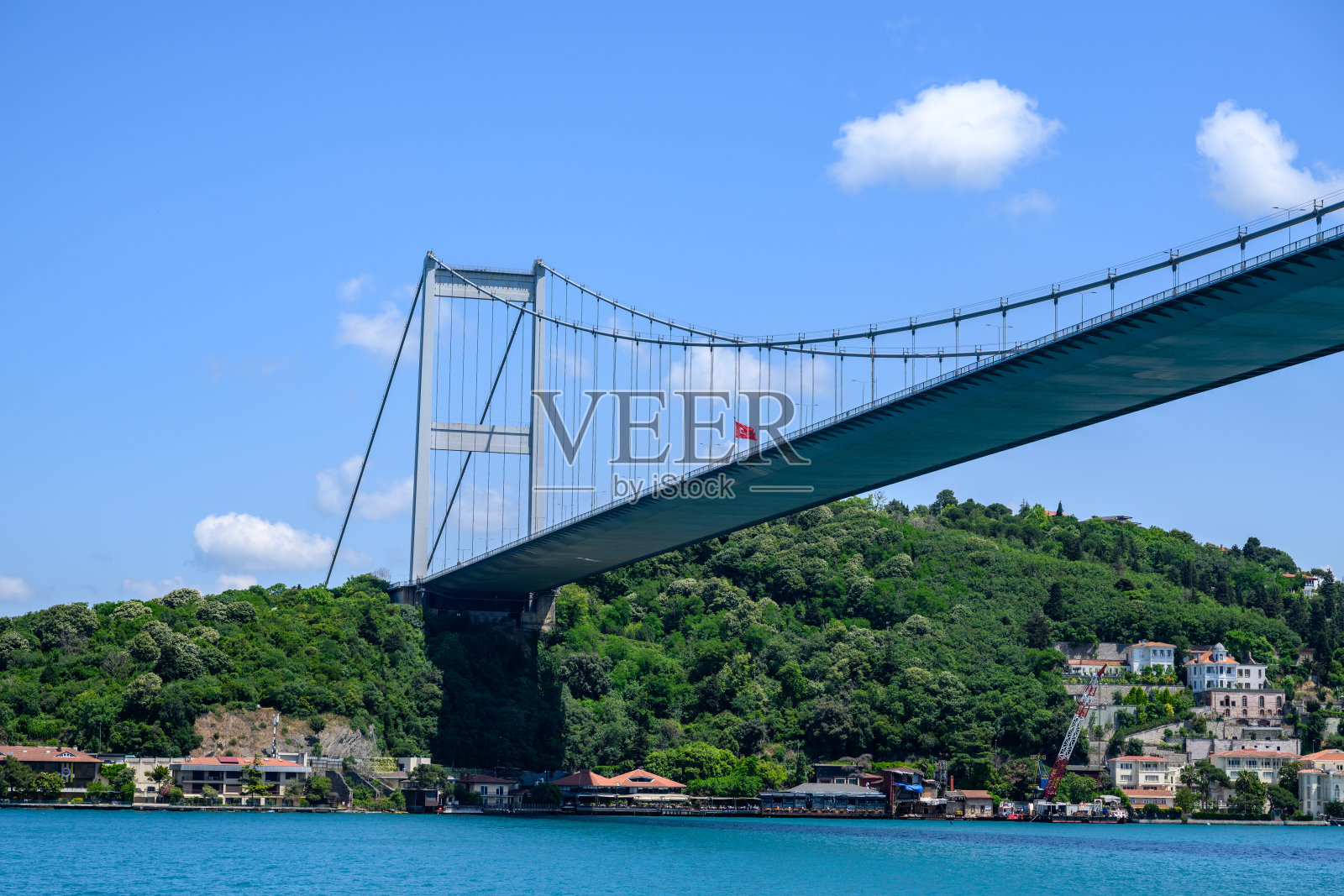 博斯普鲁斯海峡上的桥照片摄影图片