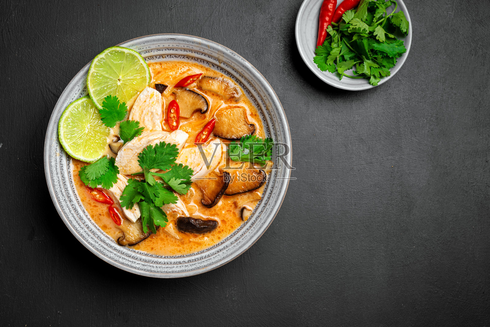 泰式冬阴功鸡汤照片摄影图片