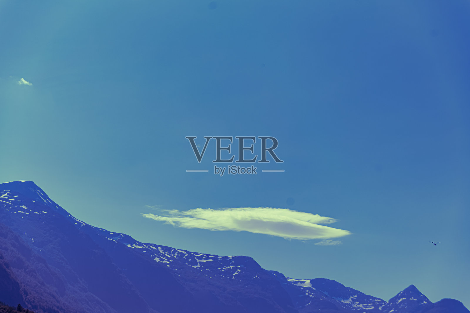 挪威奥尔登 - 2023年6月28日 - 山脉照片摄影图片