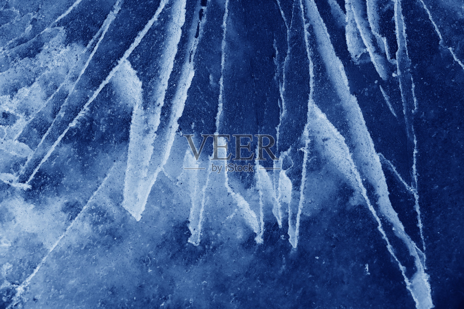 冰面上的裂缝照片摄影图片