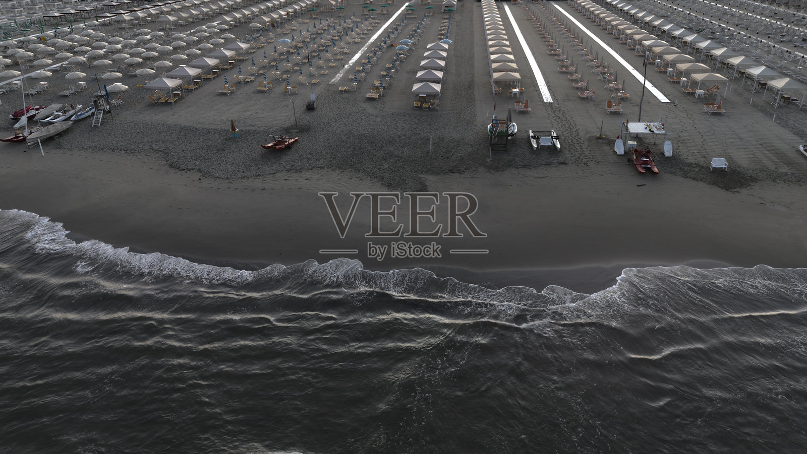 意大利维亚雷焦的地中海和提尔雷尼亚海海景。俯瞰视角。照片摄影图片