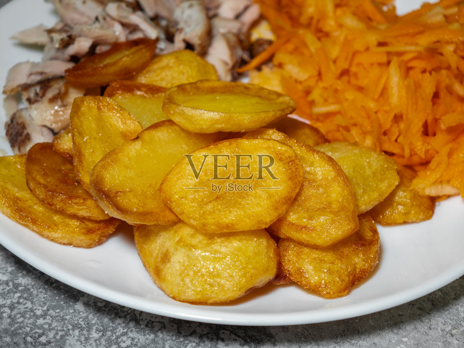 晚餐的配菜,酥脆的炸土豆片照片摄影图片