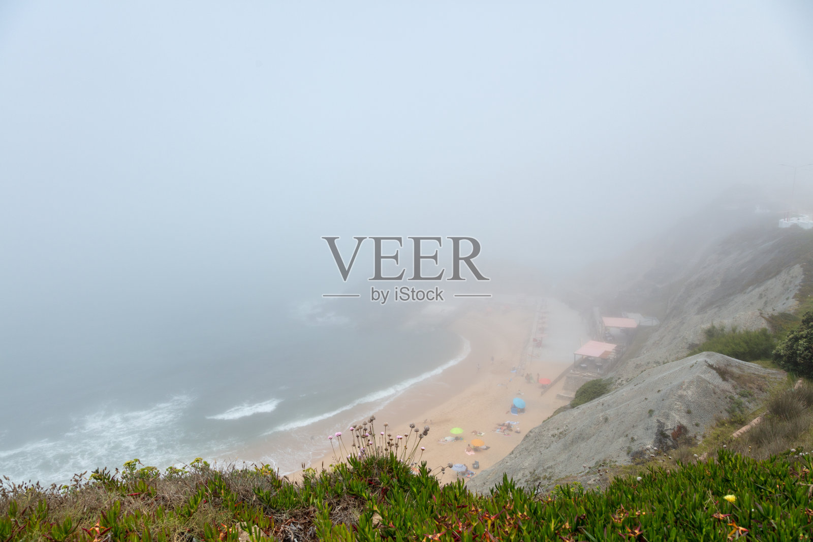 葡萄牙圣克鲁斯的标志性海岸岩石形成照片摄影图片