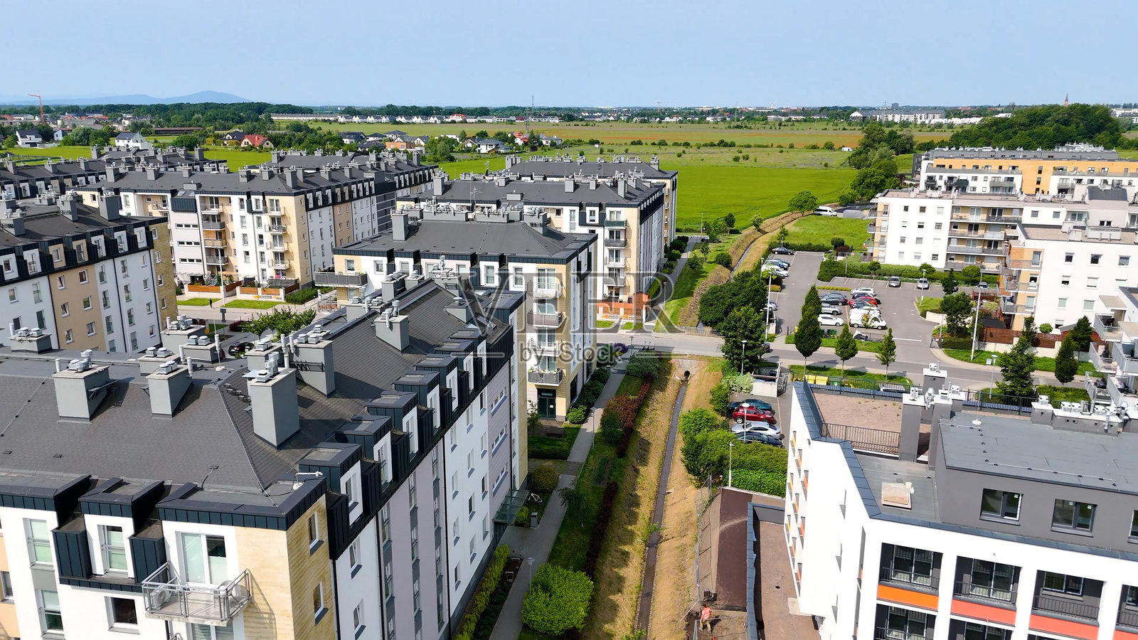 波兰弗罗茨瓦夫新现代城区的城市街道建筑和住宅施工照片摄影图片