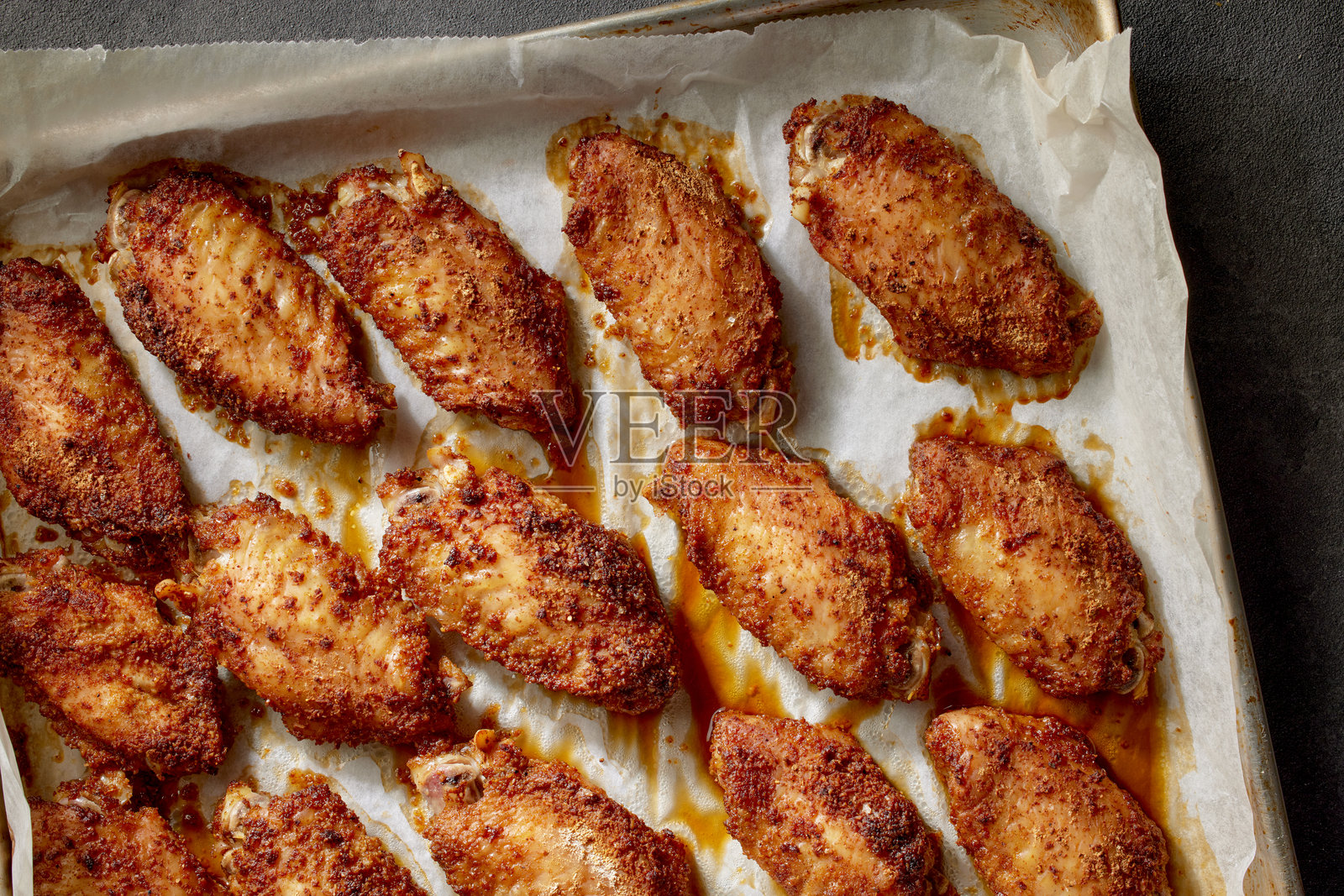 烤脆鸡翅照片摄影图片