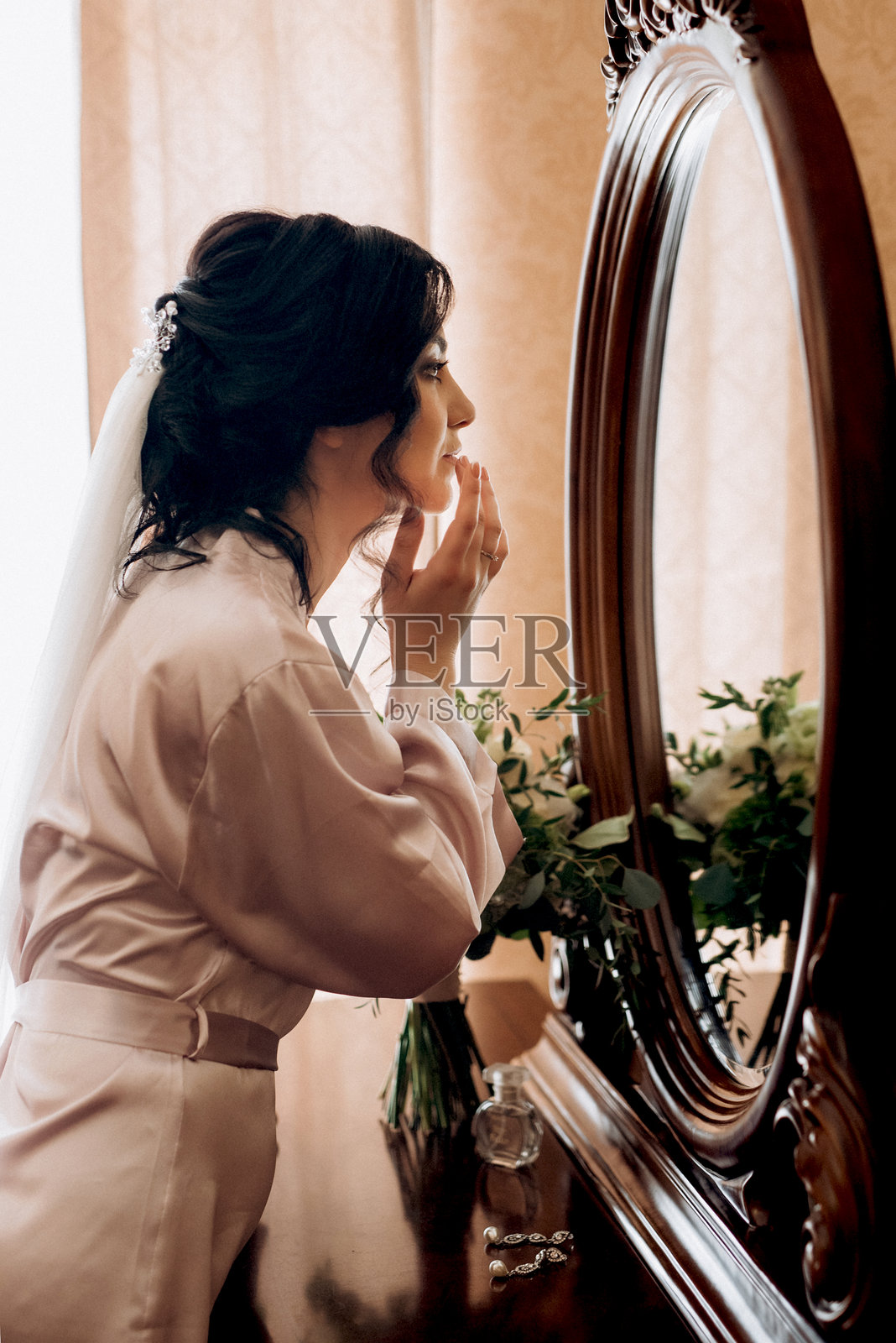 新娘的早晨与形象的创造照片摄影图片