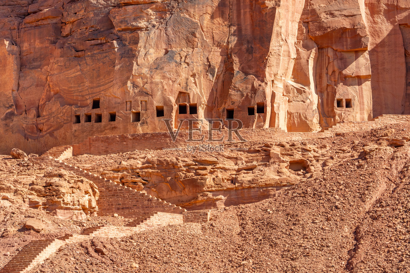 沙特阿拉伯阿尔乌拉的达丹岩石雕刻墓葬照片摄影图片