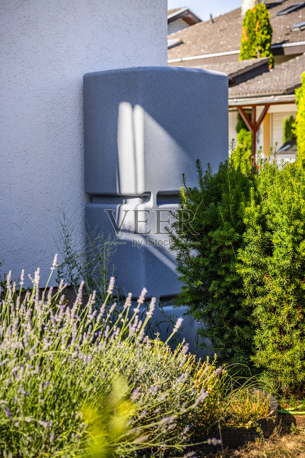 现代雨水收集罐,雨水的收集与再利用照片摄影图片
