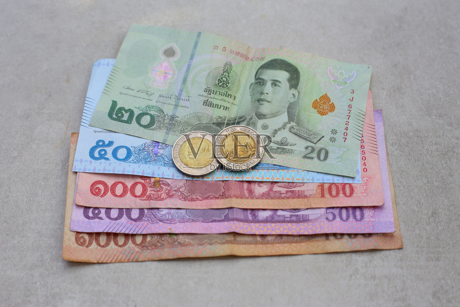 泰铢纸币与硬币照片摄影图片