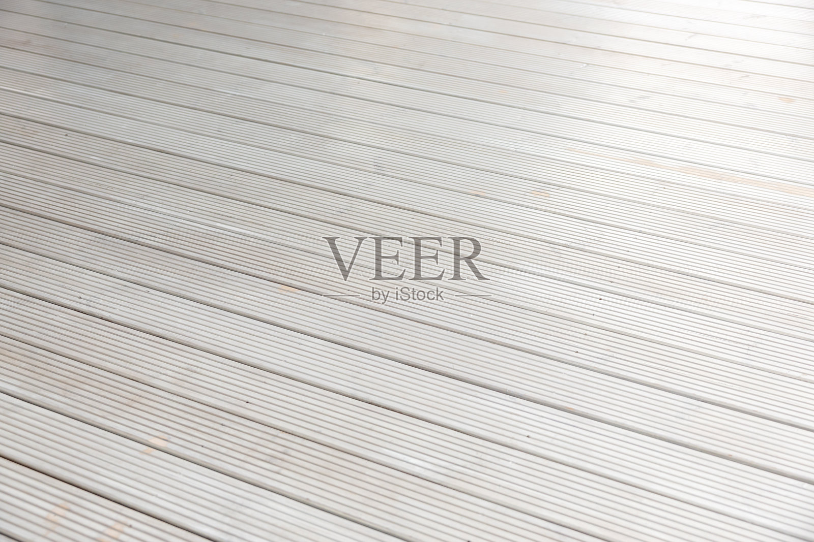 浅色木质甲板的特写,带有凹槽的木板照片摄影图片