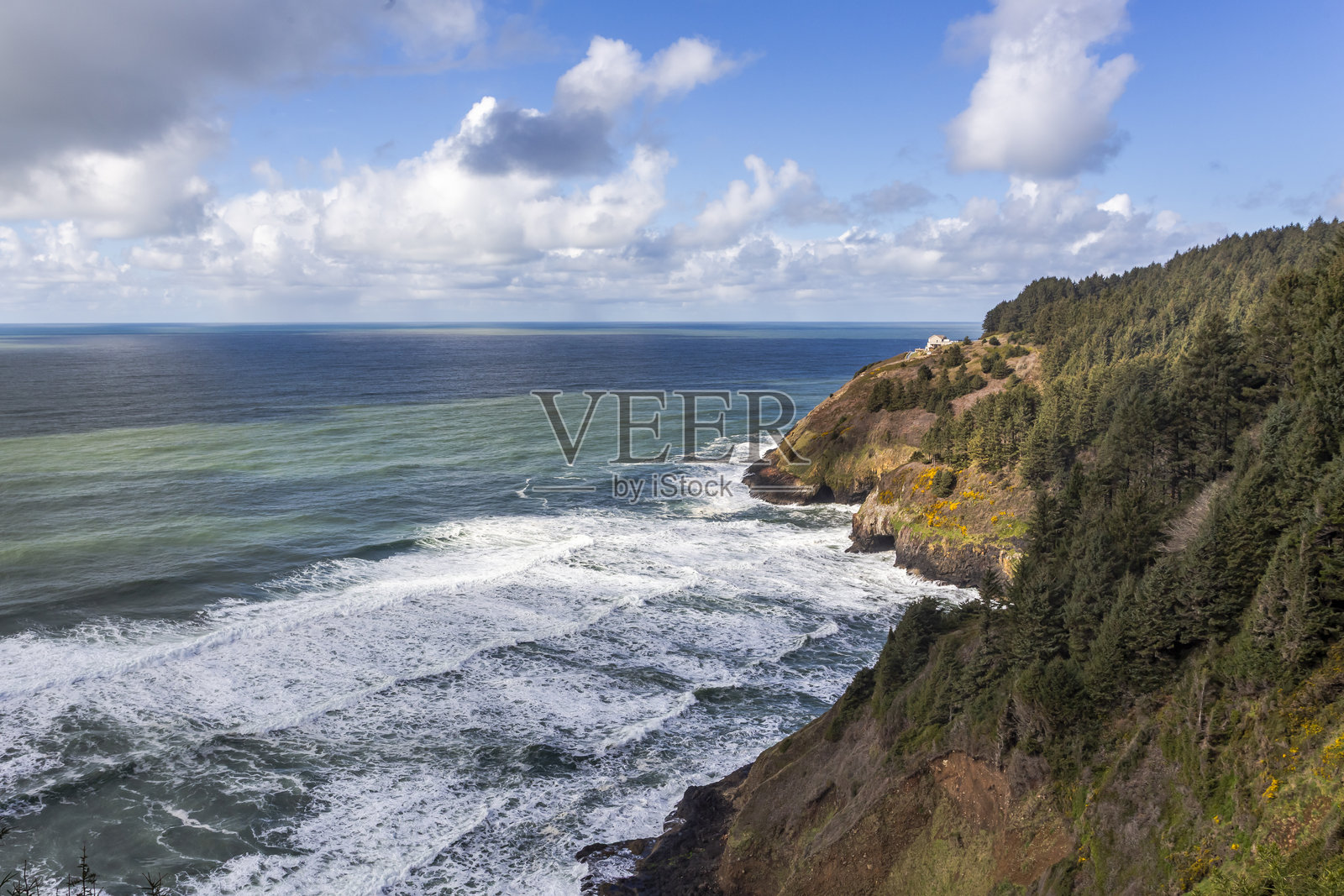 俄勒冈州太平洋海岸的晴朗天气照片摄影图片