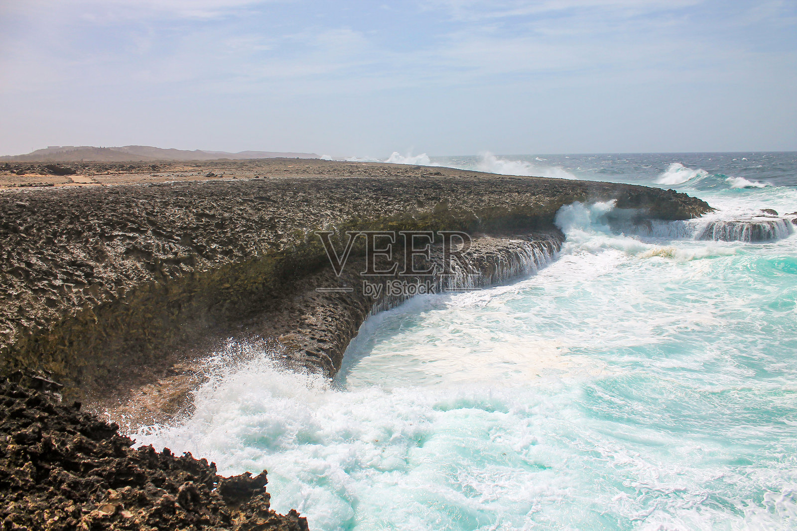 波卡塔布拉,荷兰安地卡群岛的海浪拍打岩石照片摄影图片
