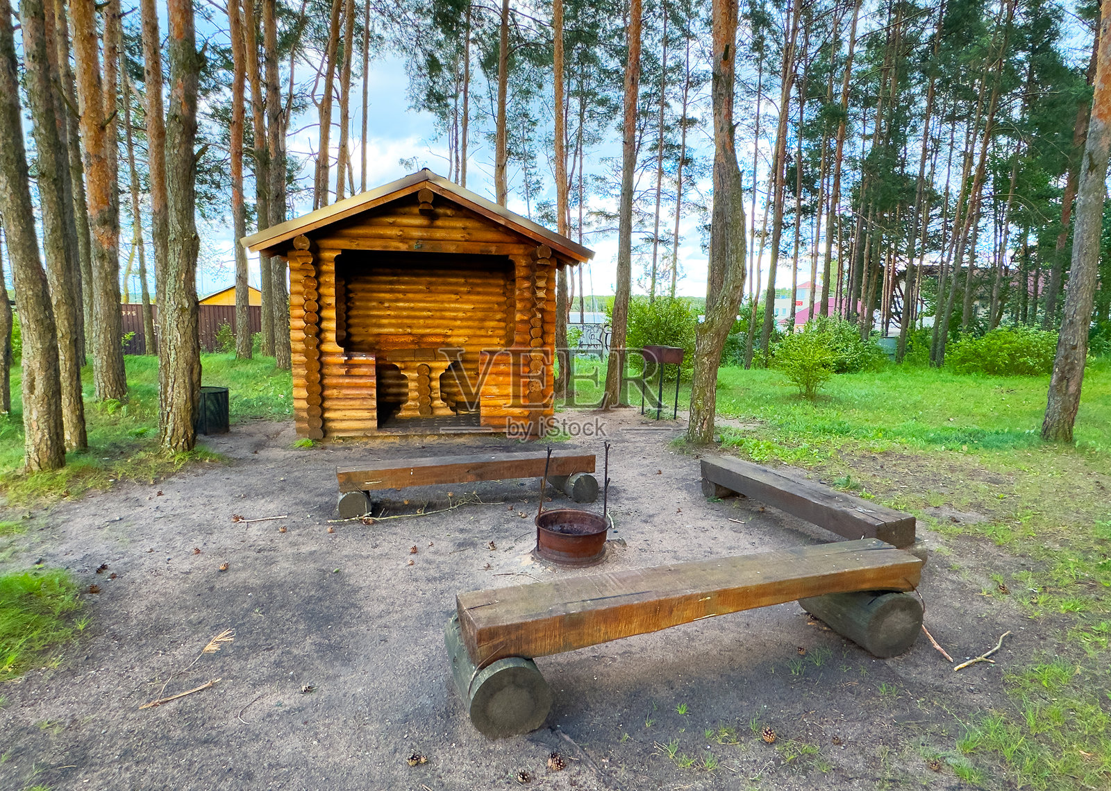 海边度假出租的夏季小屋。自然中休闲的木屋。照片摄影图片