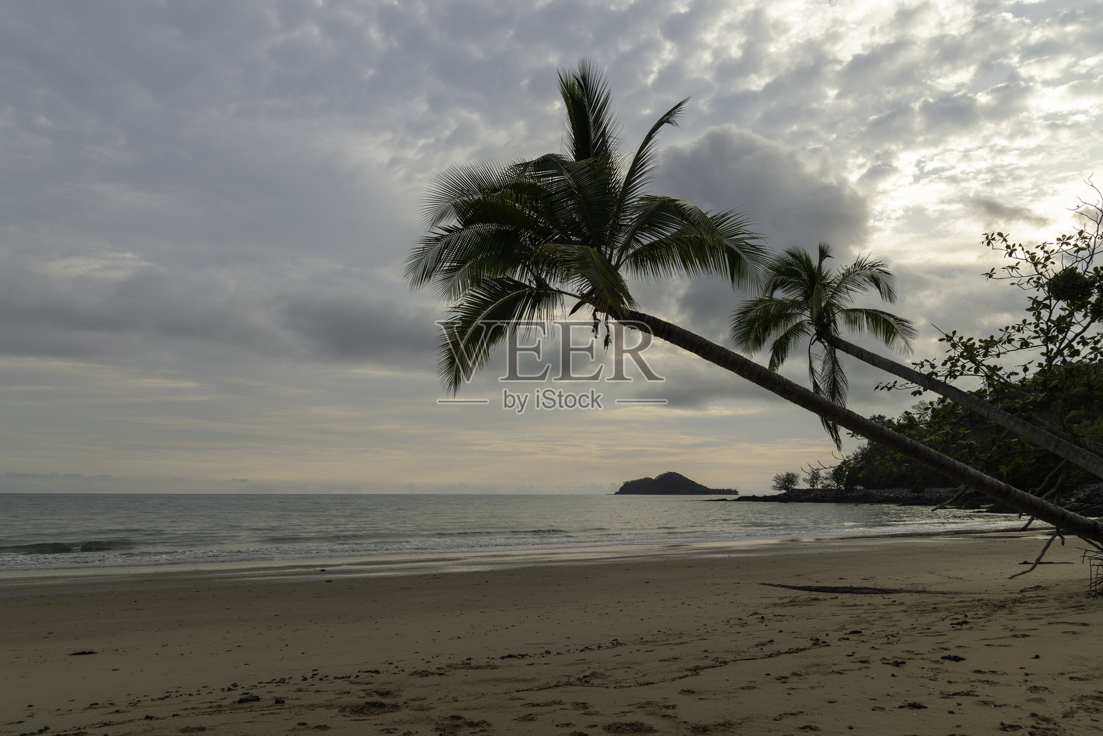 热带海滩风景。照片摄影图片